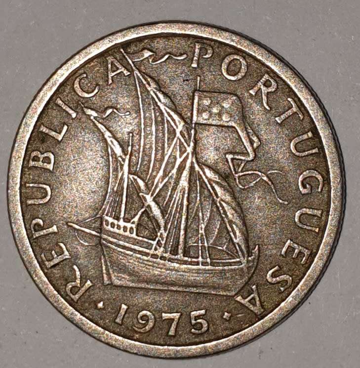 1975 - 2.5 ESCUDOS - 2$50 - 2 1/2 - PORTUGAL - PORTUGUESA - KM#590 - COPPER-NICKEL - PORTUGUESE